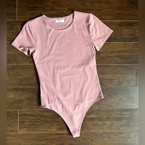 Babaton Contour Crew Shortsleeve Bodysuit